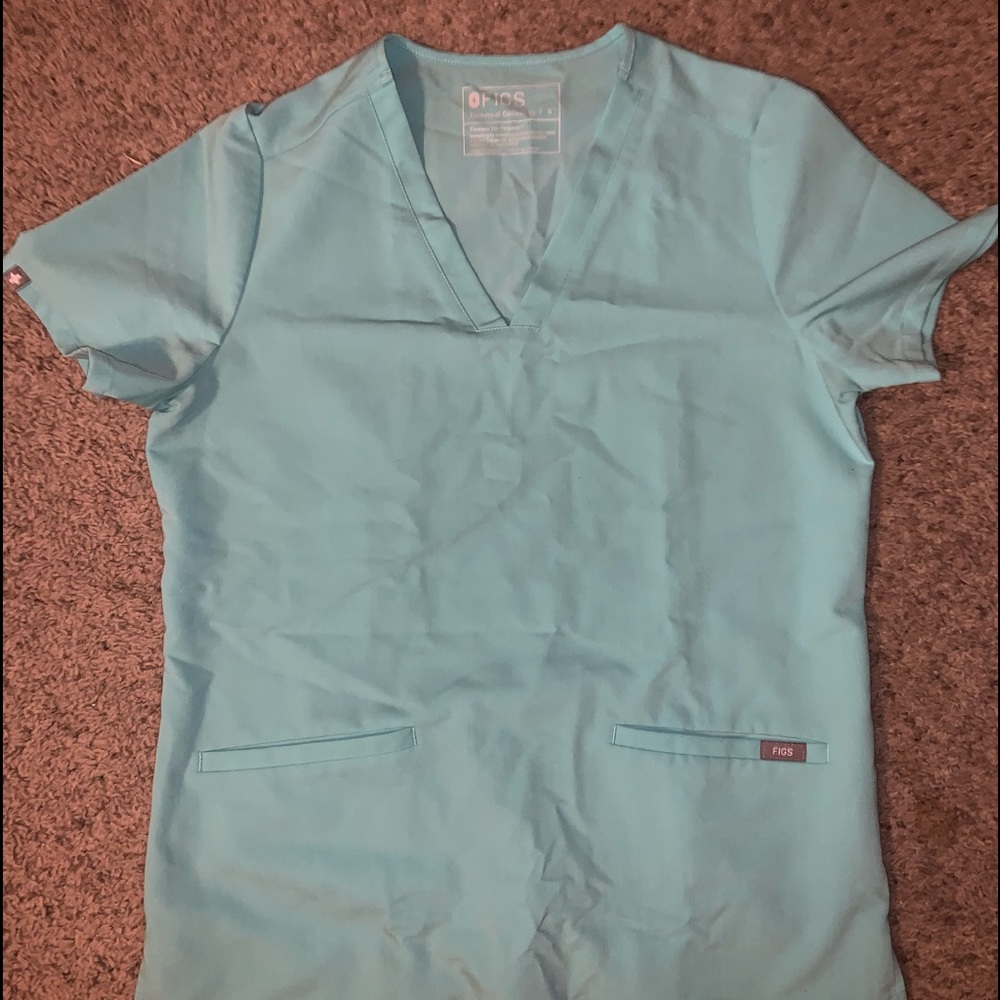 Figs zamora small pants, and a Casma small scrub top. Fresh aqua in color.